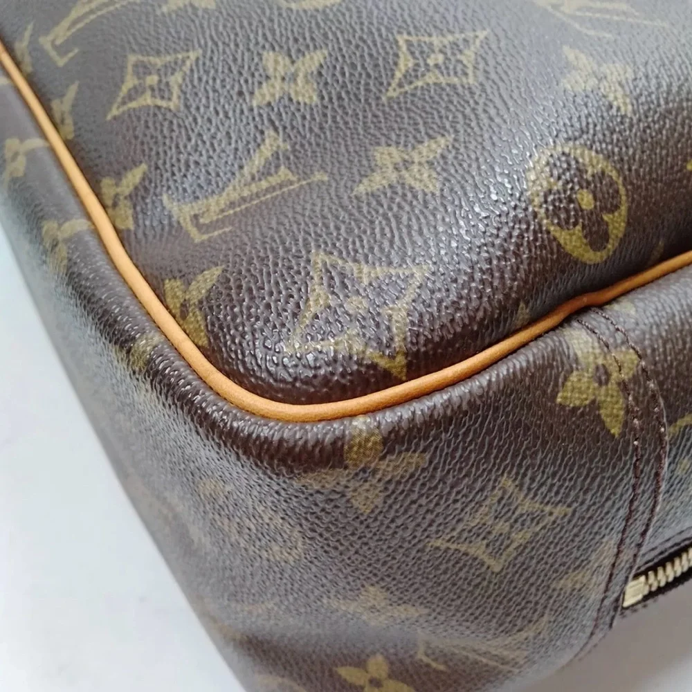 Louis Vuitton Devaulle Makeup Case ! Good used condition! FIRM! DISCOUNTED! - Picture 6 of 9